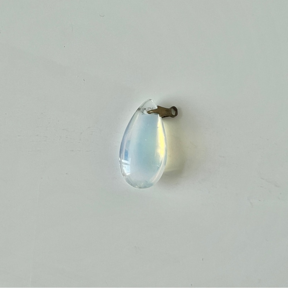 Moon stone pendant New Beginning and Feminine Strength